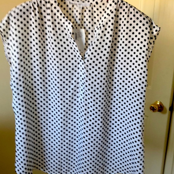 Light weight polka dot top - Picture 1 of 3
